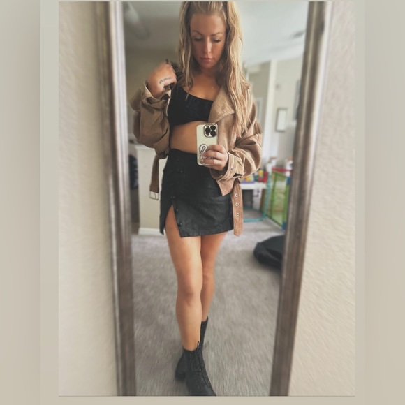 creating my essential wardrobe by offloading 100+ items to be listed soon:) - Picture 5 of 13